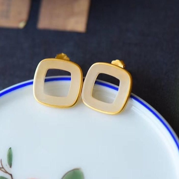 Charming Silver Earring for Any Occasion
