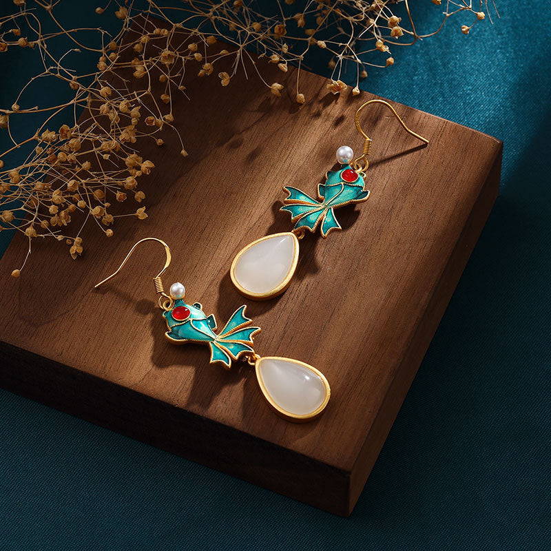 Romantic Silver Earring for Special Moments