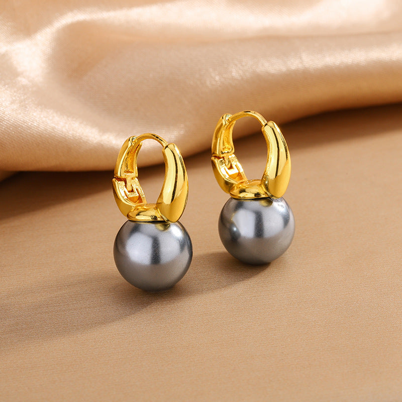 Romantic Gold Earring for Special Moments