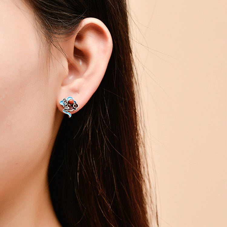 Romantic Silver Earring for Special Moments