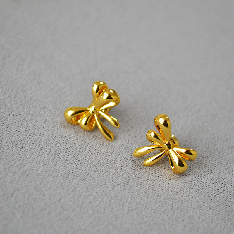 Beautiful Gold Earring with Unique Style
