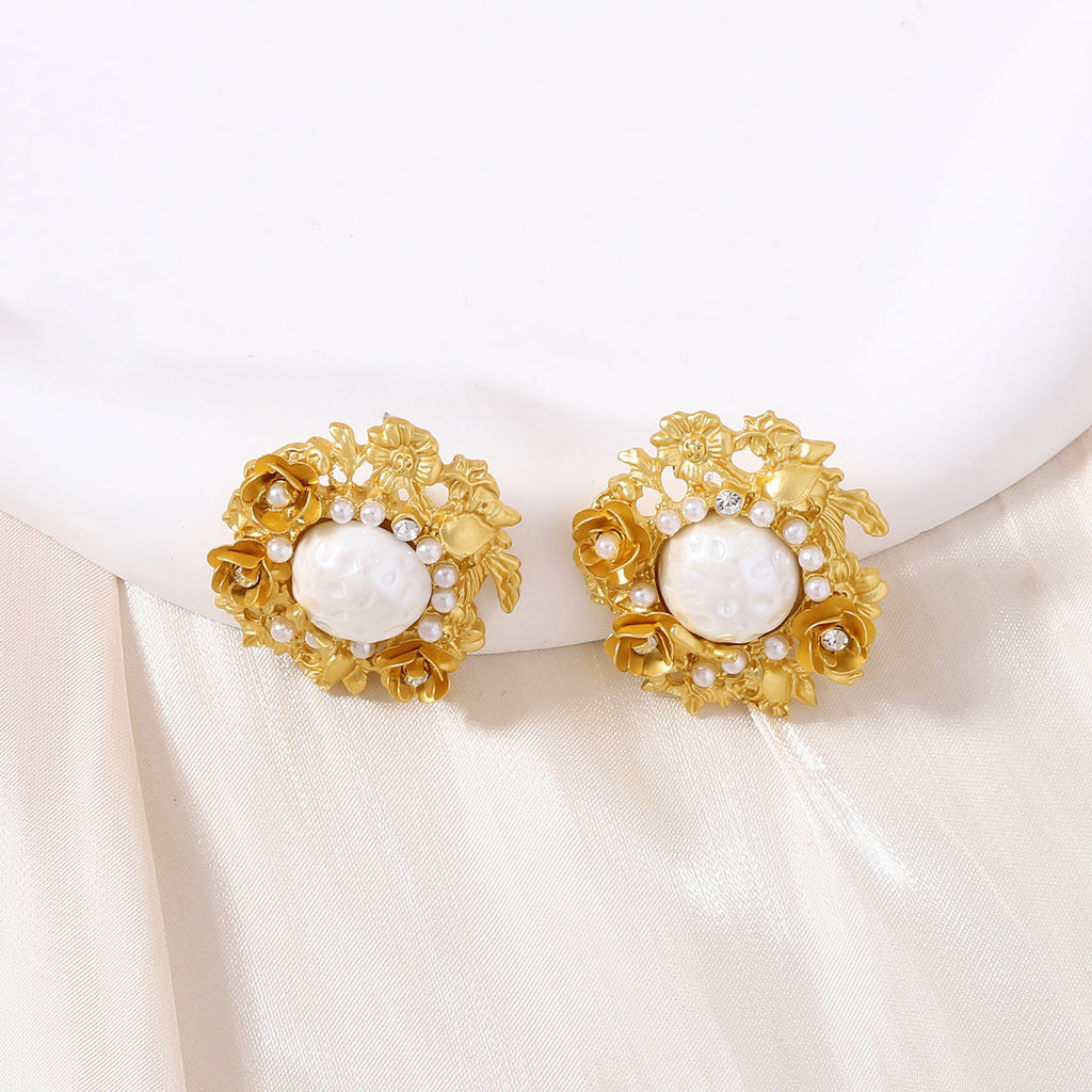 Beautiful Pearl Earring with Unique Style