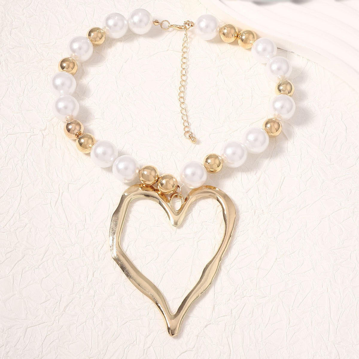 Classic Pearl Necklace with Timeless Appeal
