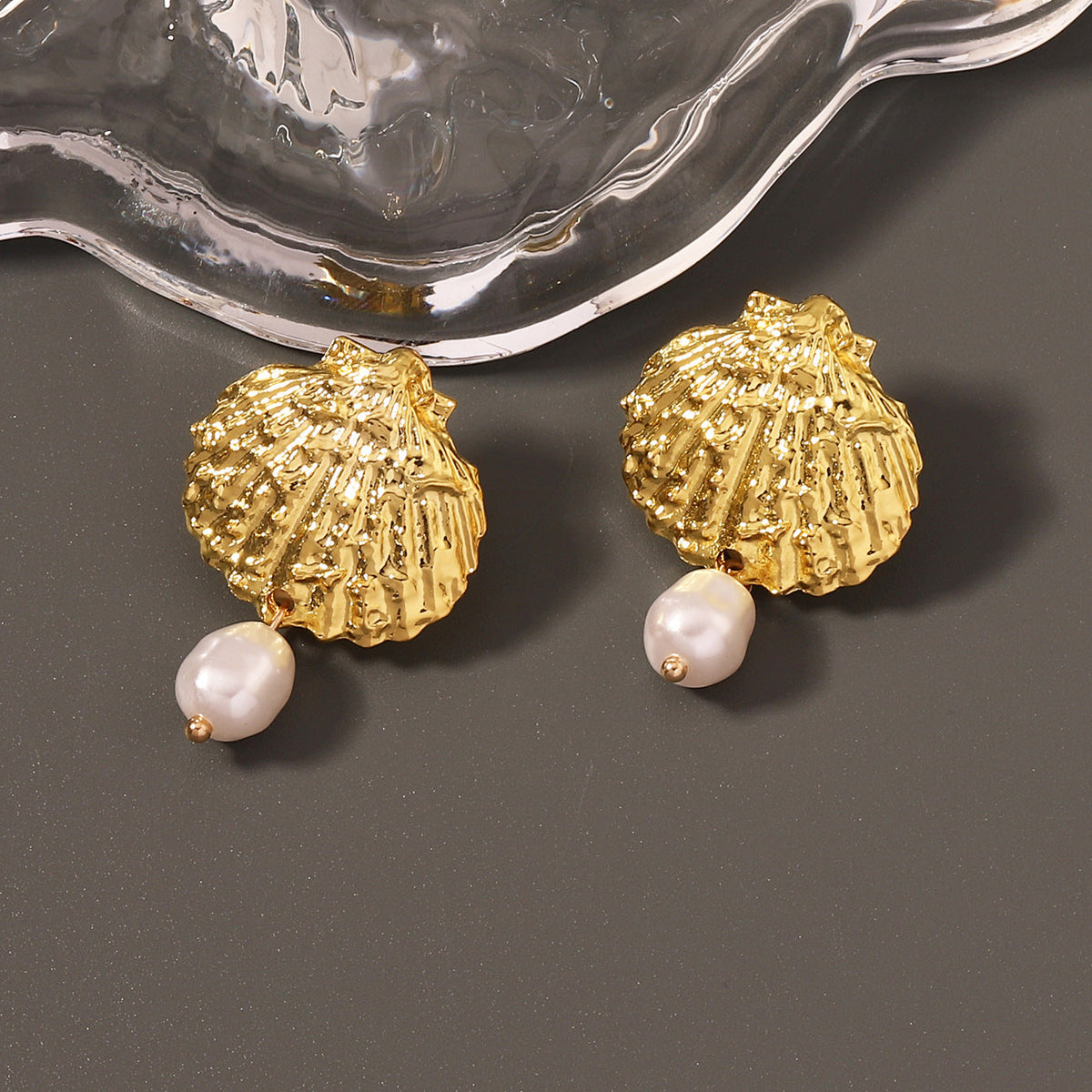 Romantic Pearl Earring for Special Moments