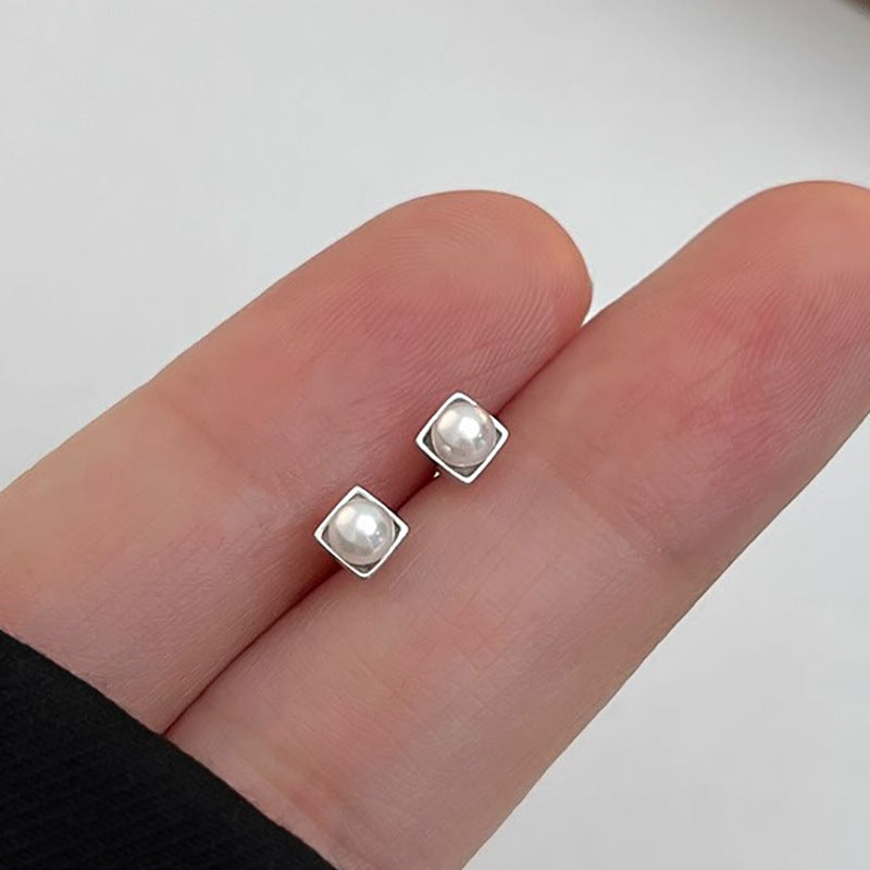 Classic Pearl Earring with Timeless Appeal