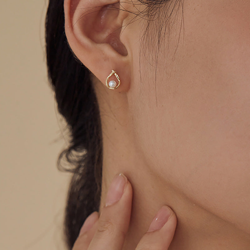Classic Pearl Earring with Timeless Appeal