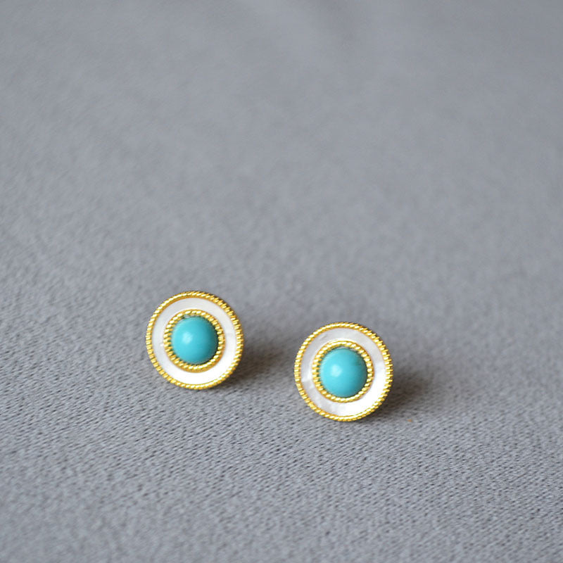 Beautiful Gold Earring with Unique Style