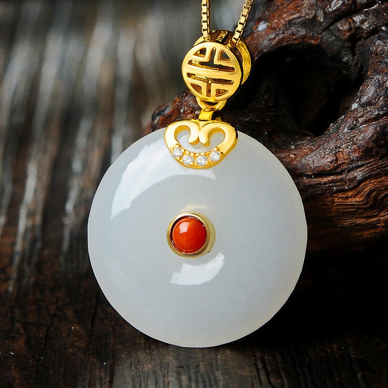 Beautiful Silver Necklace with Unique Style