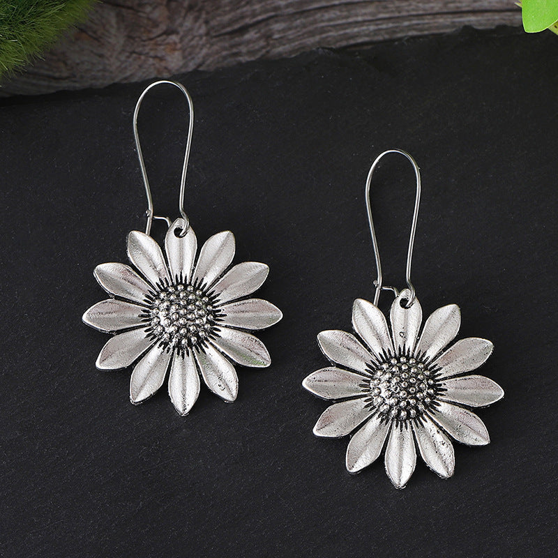 Romantic Gold Earring for Special Moments