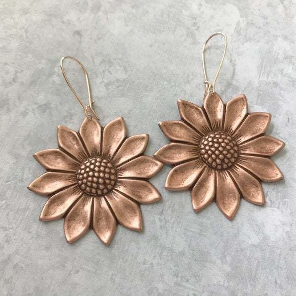 Romantic Gold Earring for Special Moments