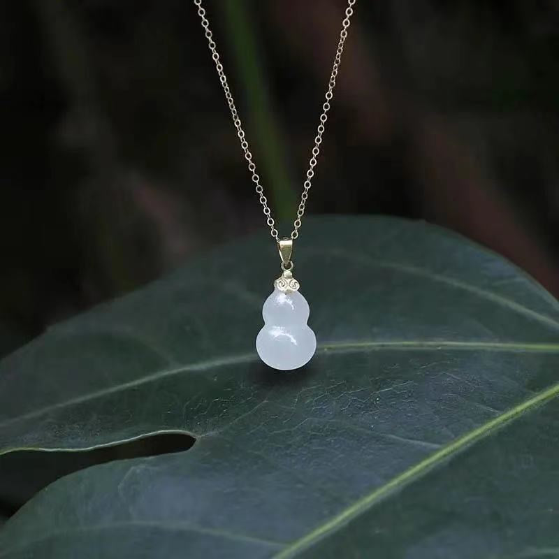 Romantic Silver Necklace for Special Moments