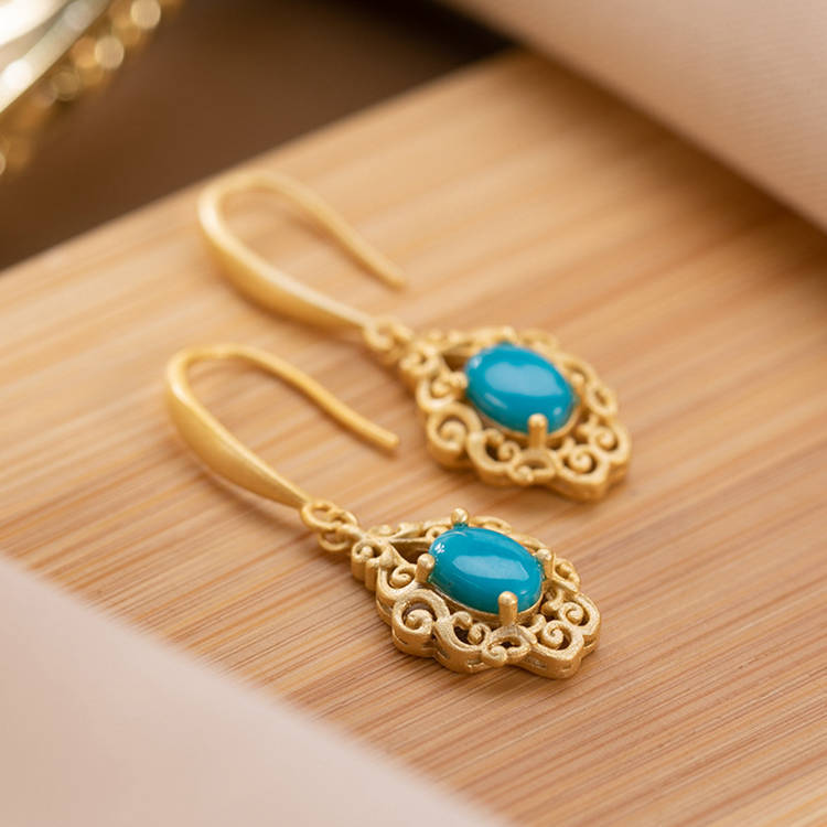 Elegant Gold Earring for Every Occasion
