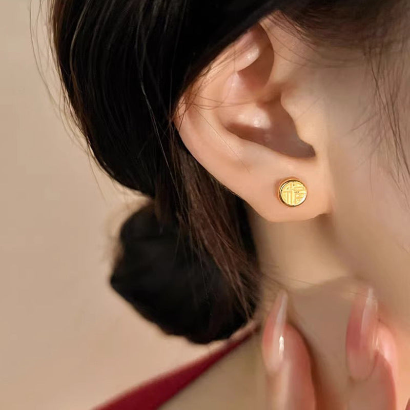 Charming Earring for Any Occasion