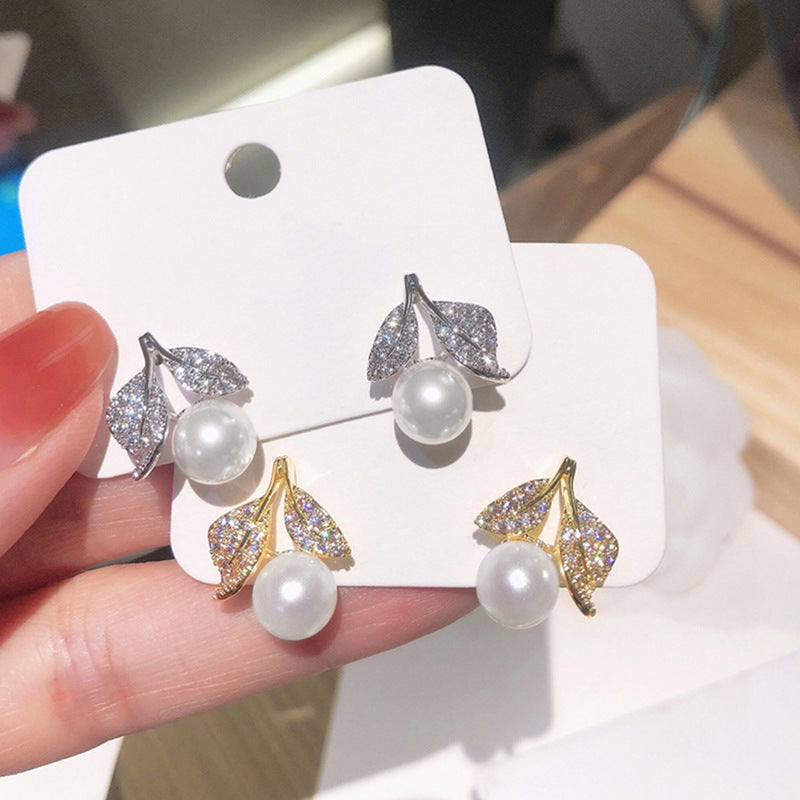 Classic Pearl Earring with Timeless Appeal