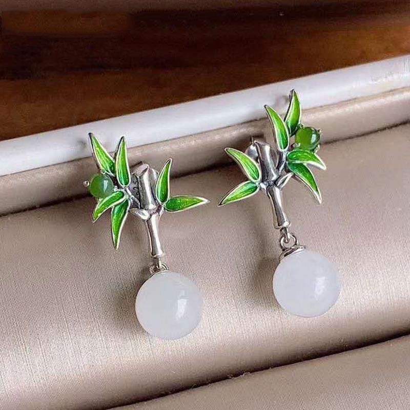 Romantic Silver Earring for Special Moments
