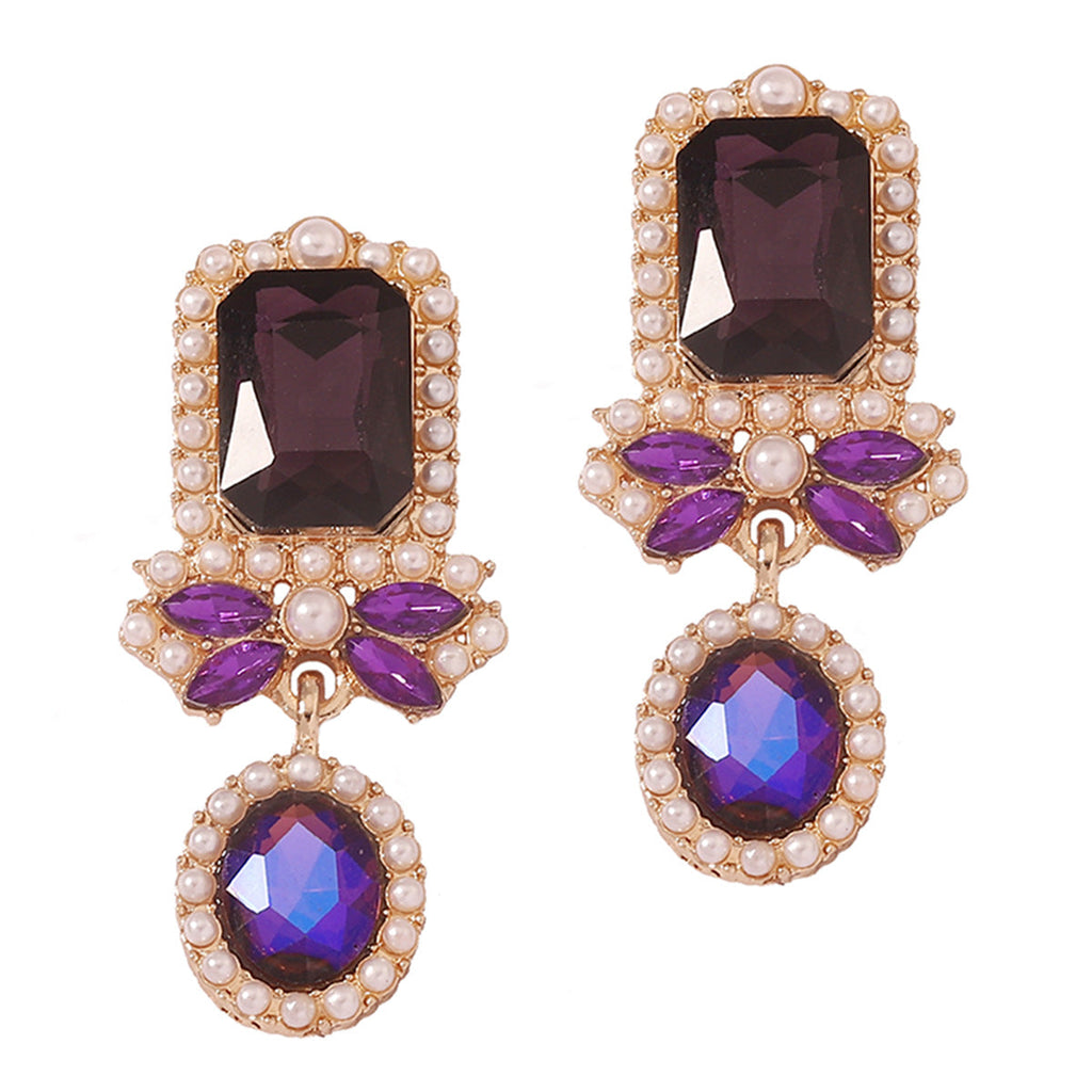 Charming Earring for Any Occasion