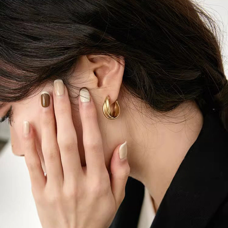 Charming Gold Earring for Any Occasion
