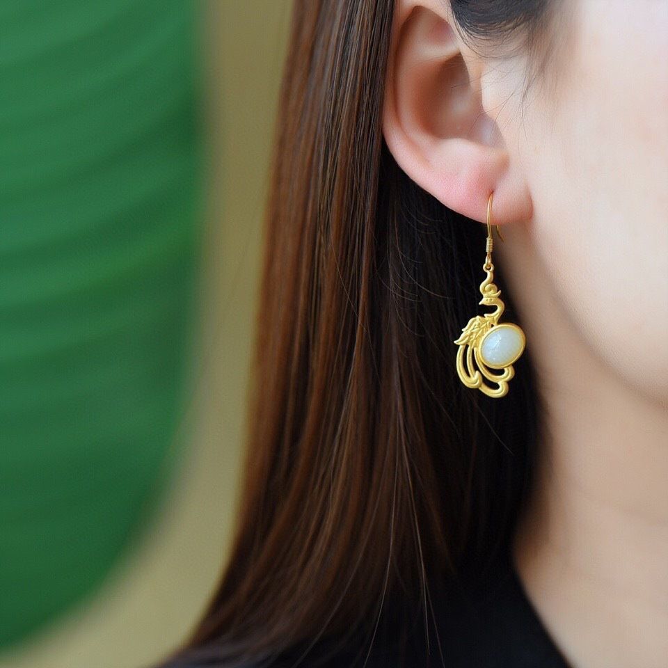 Classic Gold Earring with Timeless Appeal