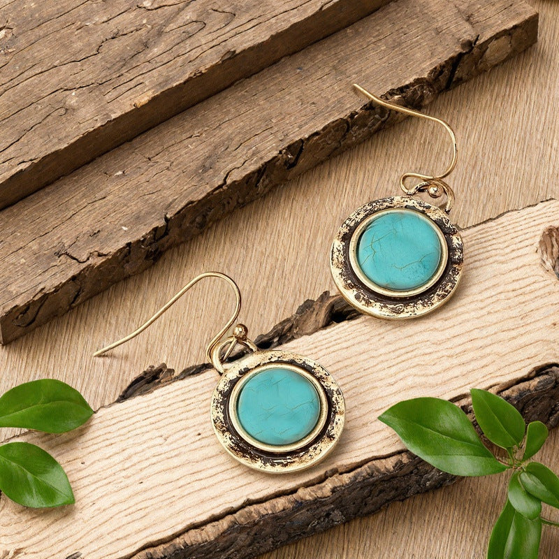 Charming Gold Earring for Any Occasion