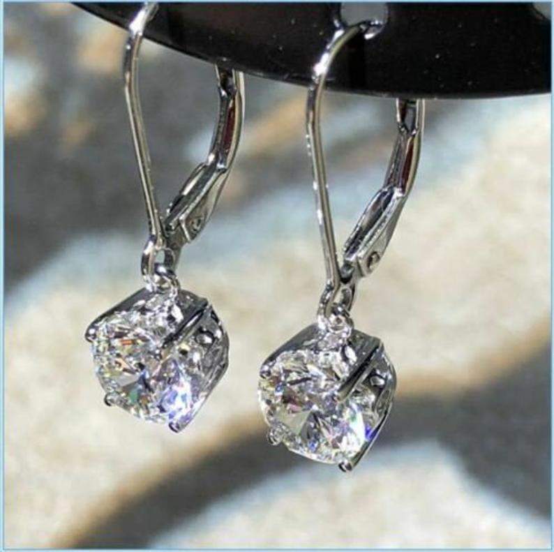 Classic Gold Earring with Timeless Appeal