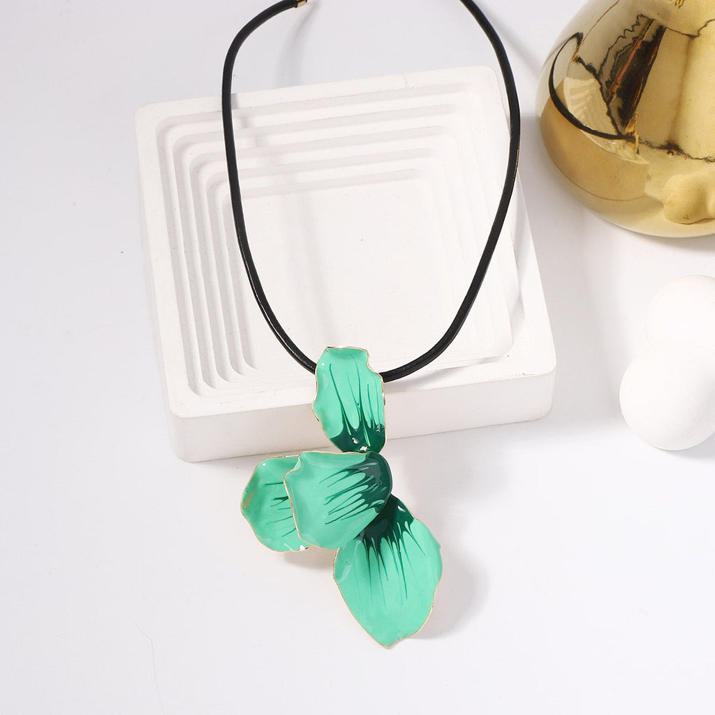 Classic Pendant with Timeless Appeal