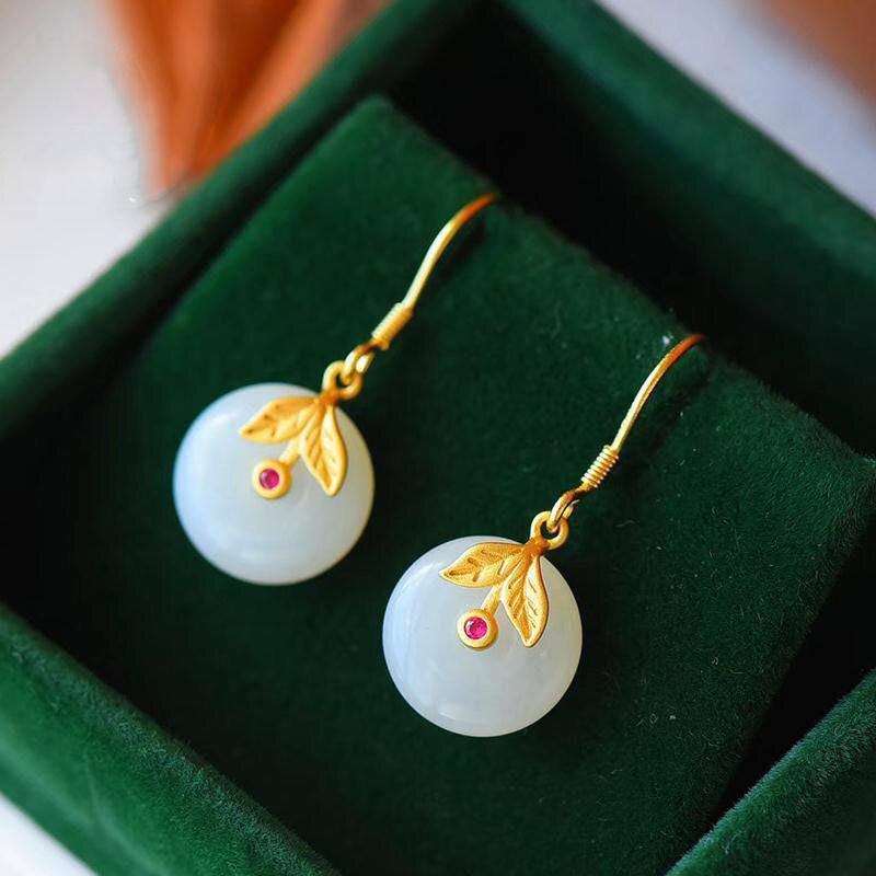 Classic Gold Earring with Timeless Appeal