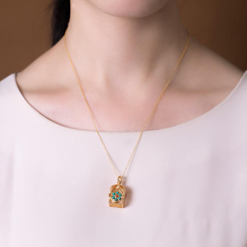Romantic Gold Necklace for Special Moments