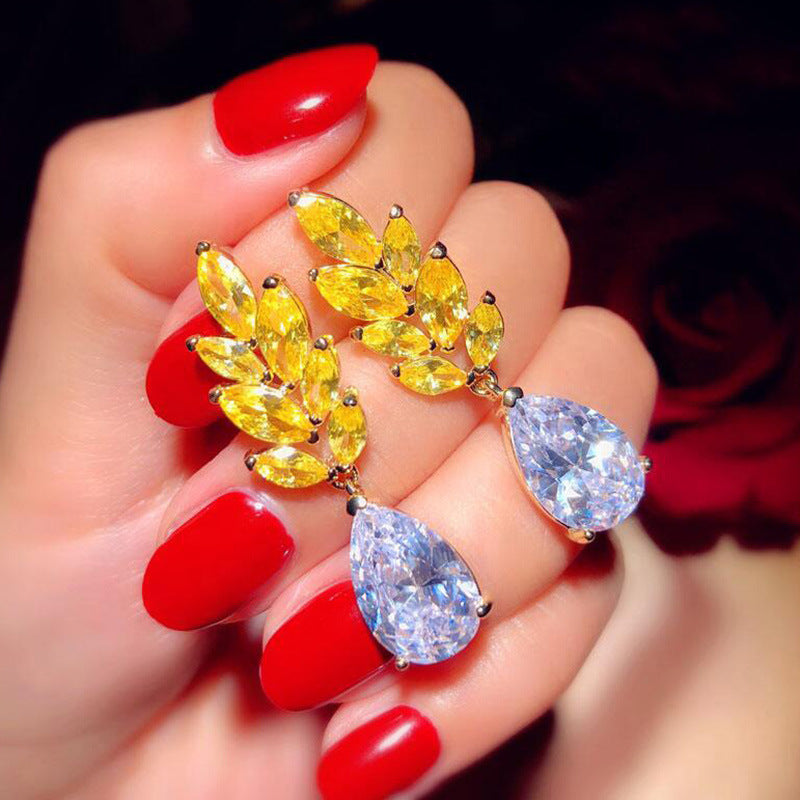 Classic Gold Earring with Timeless Appeal