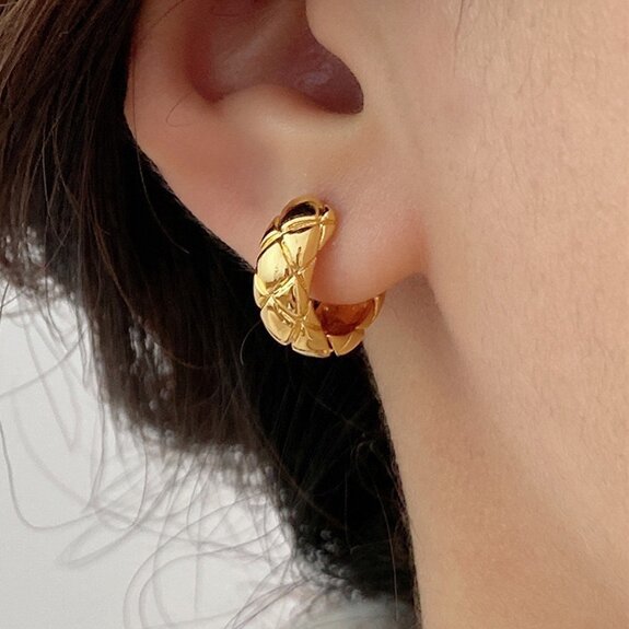 Beautiful Gold Earring with Unique Style