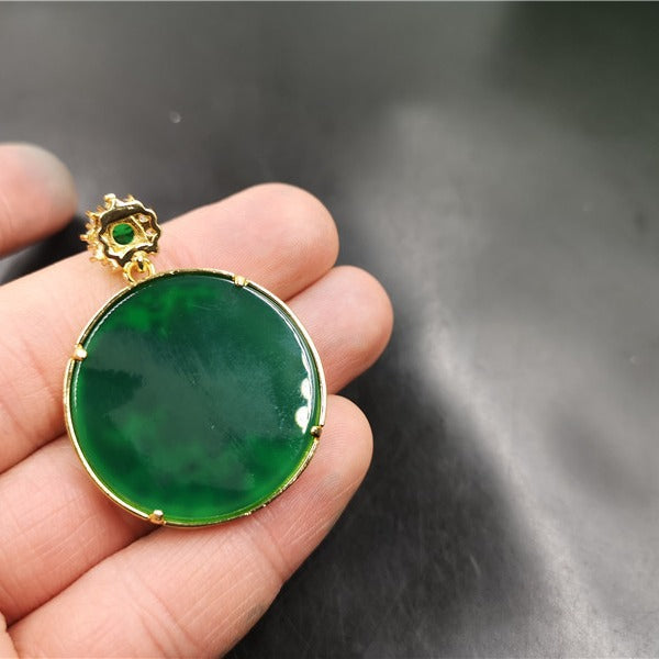 Beautiful Silver Pendant with Unique Style