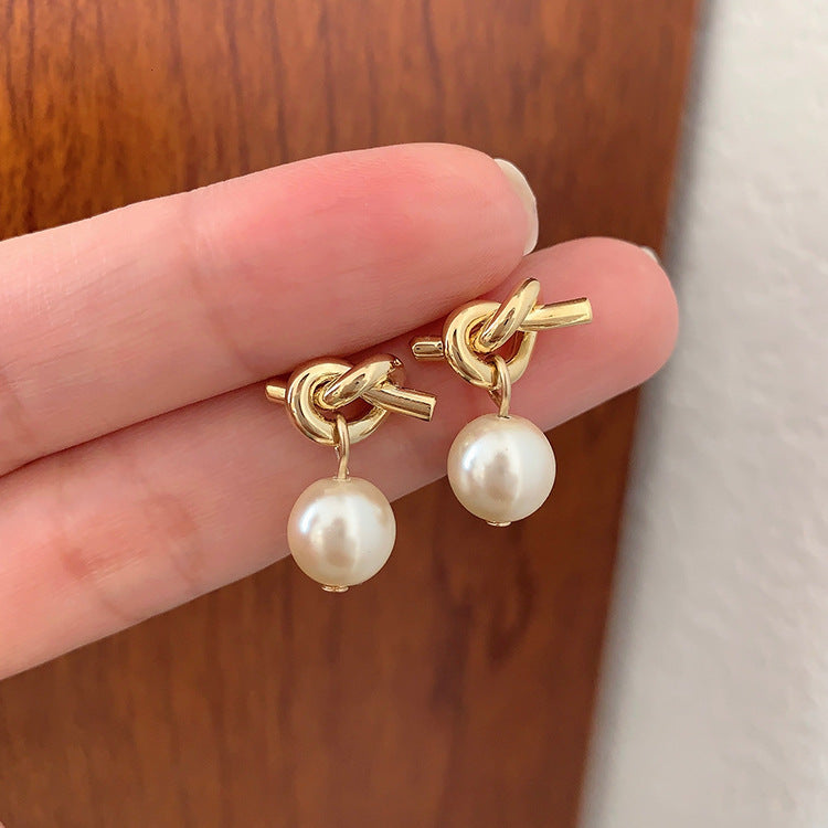 Charming Pearl Earring for Any Occasion