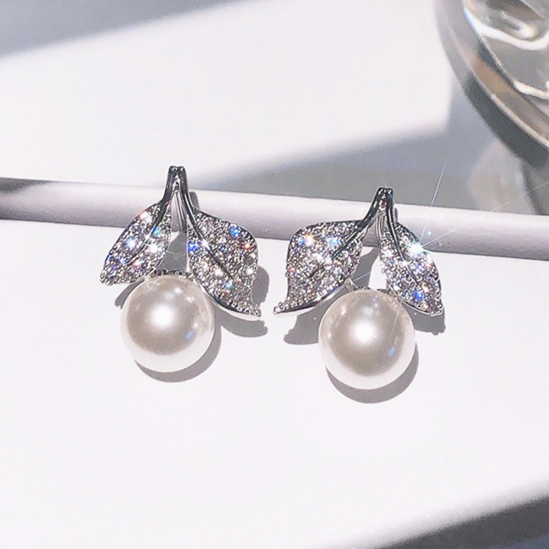 Classic Pearl Earring with Timeless Appeal
