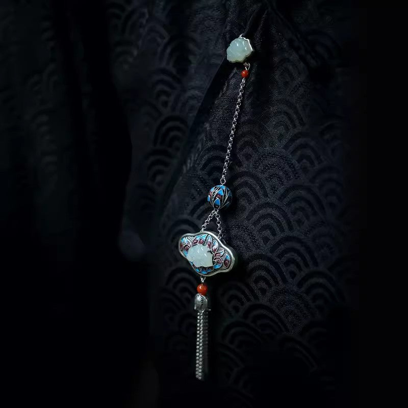 Romantic Silver Necklace for Special Moments
