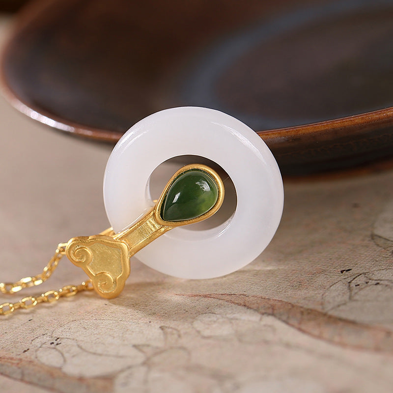 Classic Silver Necklace with Timeless Appeal