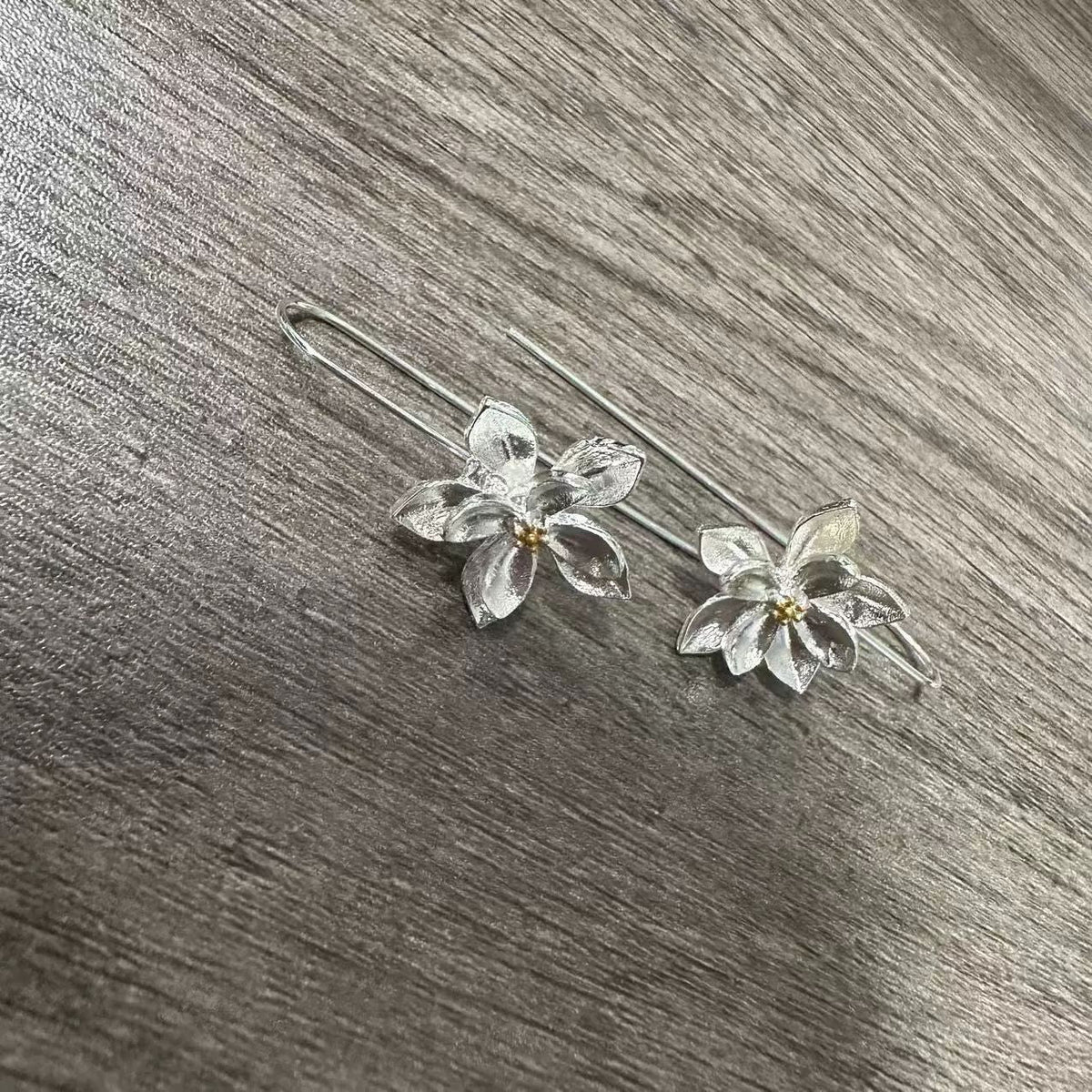 Charming Silver Earring for Any Occasion