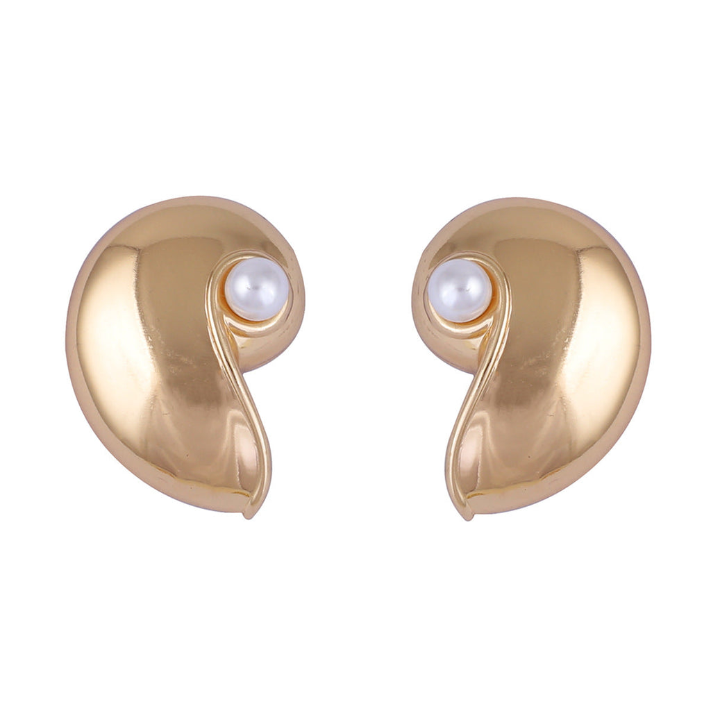Classic Pearl Earring with Timeless Appeal