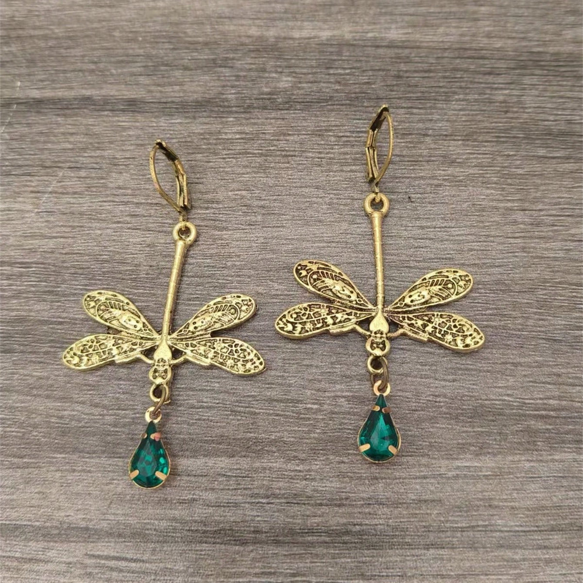Charming Earring for Any Occasion