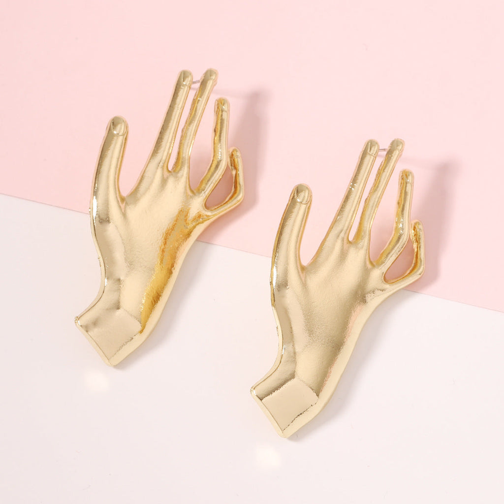 Classic Gold Earring with Timeless Appeal