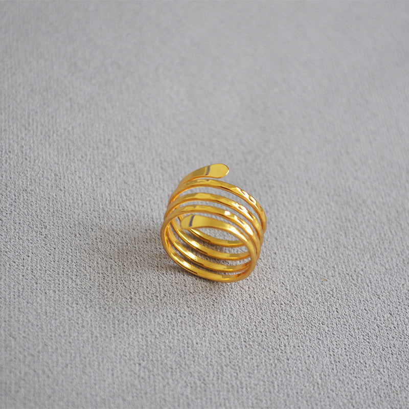 Classic Gold Ring with Timeless Appeal