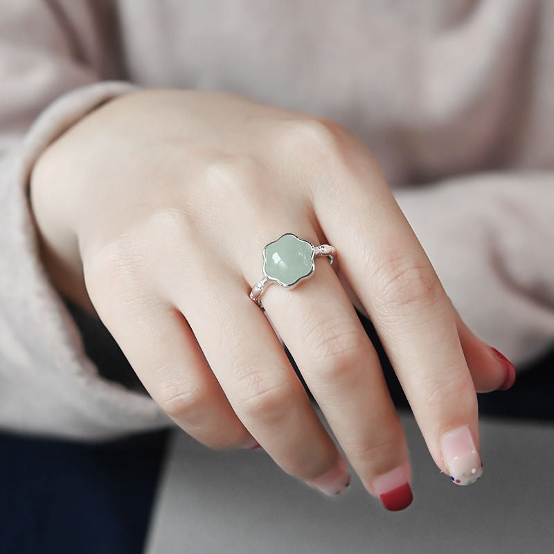 Classic Silver Ring with Timeless Appeal