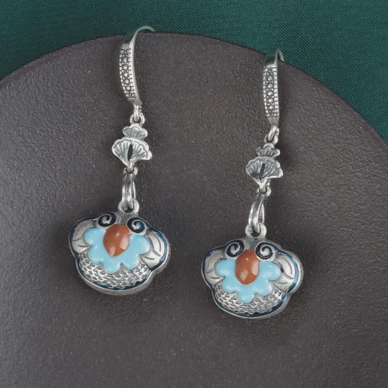 Charming Silver Earring for Any Occasion