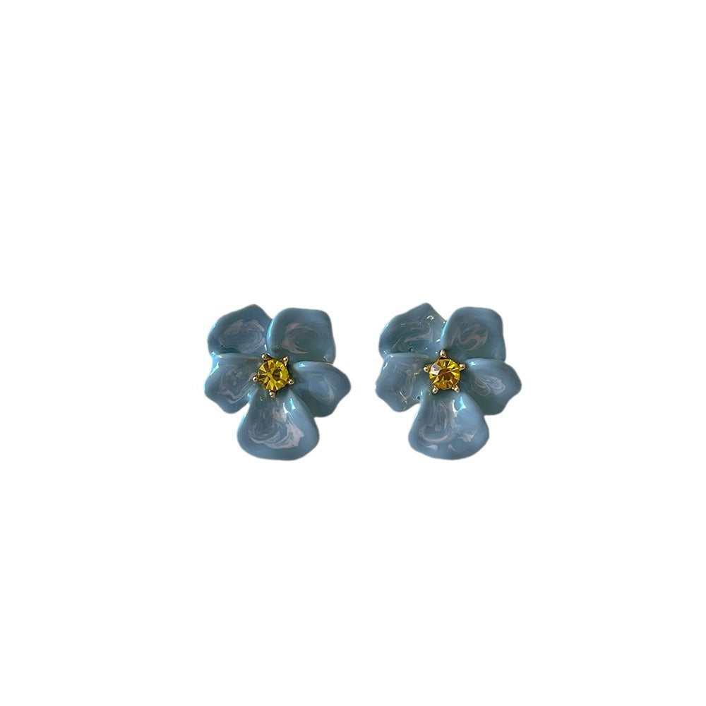 Charming Earring for Any Occasion