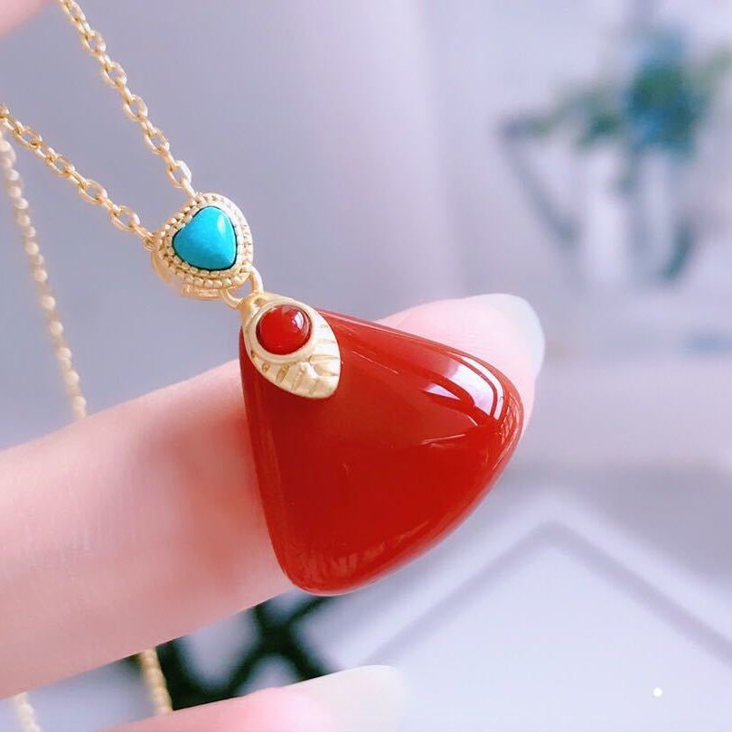 Classic Silver Necklace with Timeless Appeal