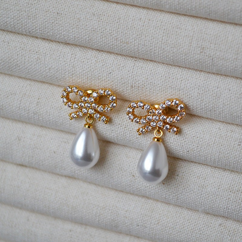 Charming Gold Earring for Any Occasion