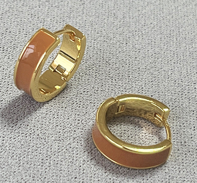 Classic Gold Earring with Timeless Appeal