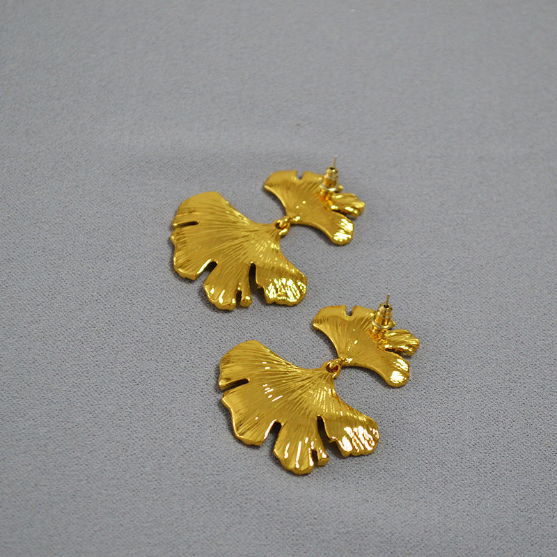 Elegant Gold Earring for Every Occasion