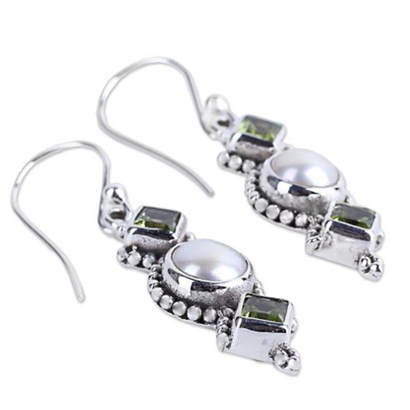 Charming Silver Earring for Any Occasion