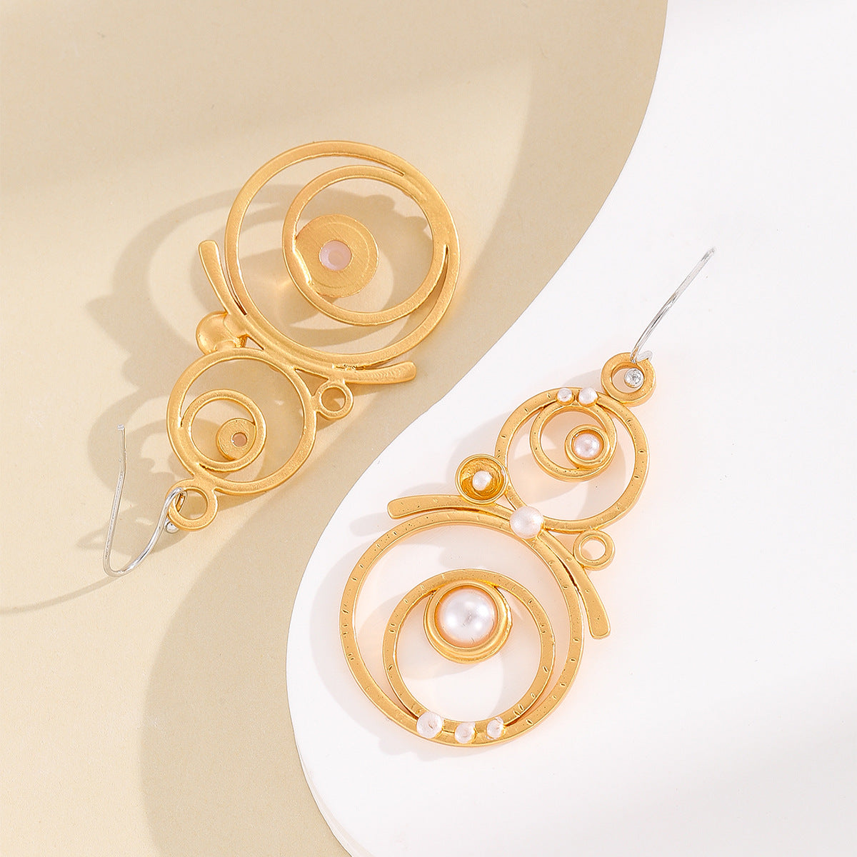 Classic Gold Earring with Timeless Appeal
