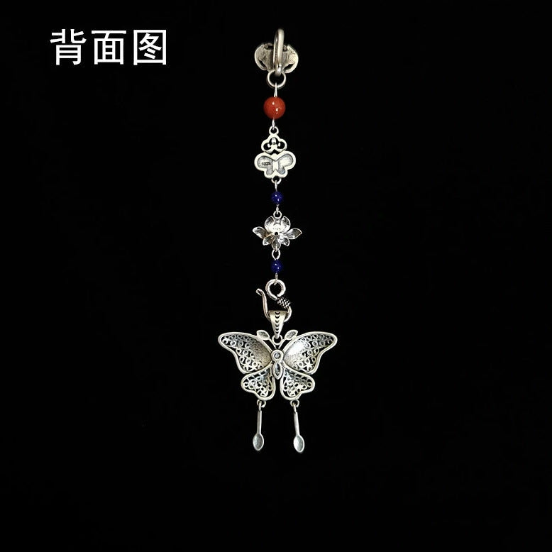 Classic Silver Pendant with Timeless Appeal