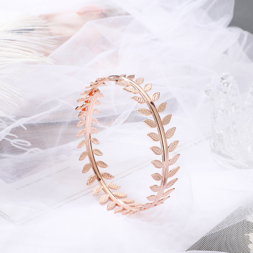 Classic Gold Bracelet with Timeless Appeal